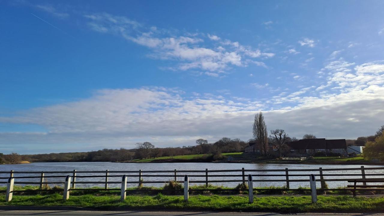 Sandown On The Creek Wootton Bridge  Exterior photo